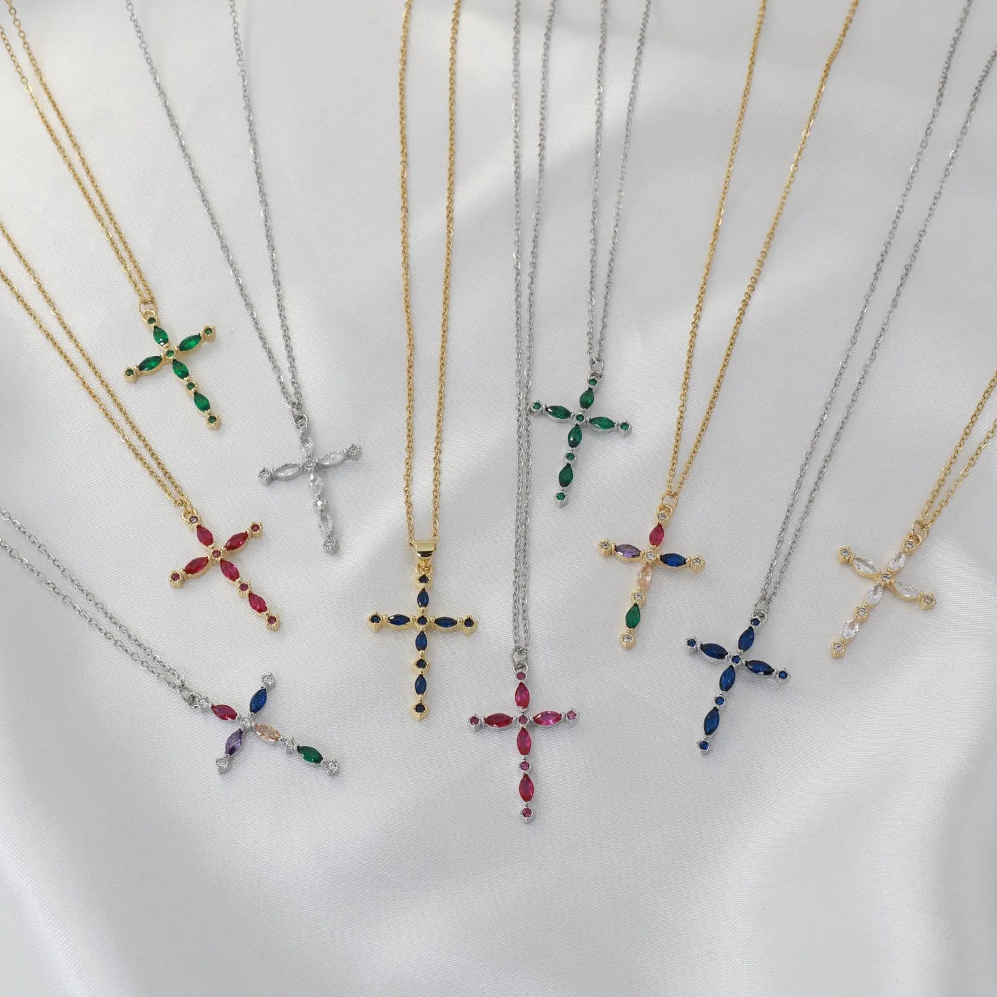 Κολιέ με σταυρό με ζιργκόν Ruby Cross