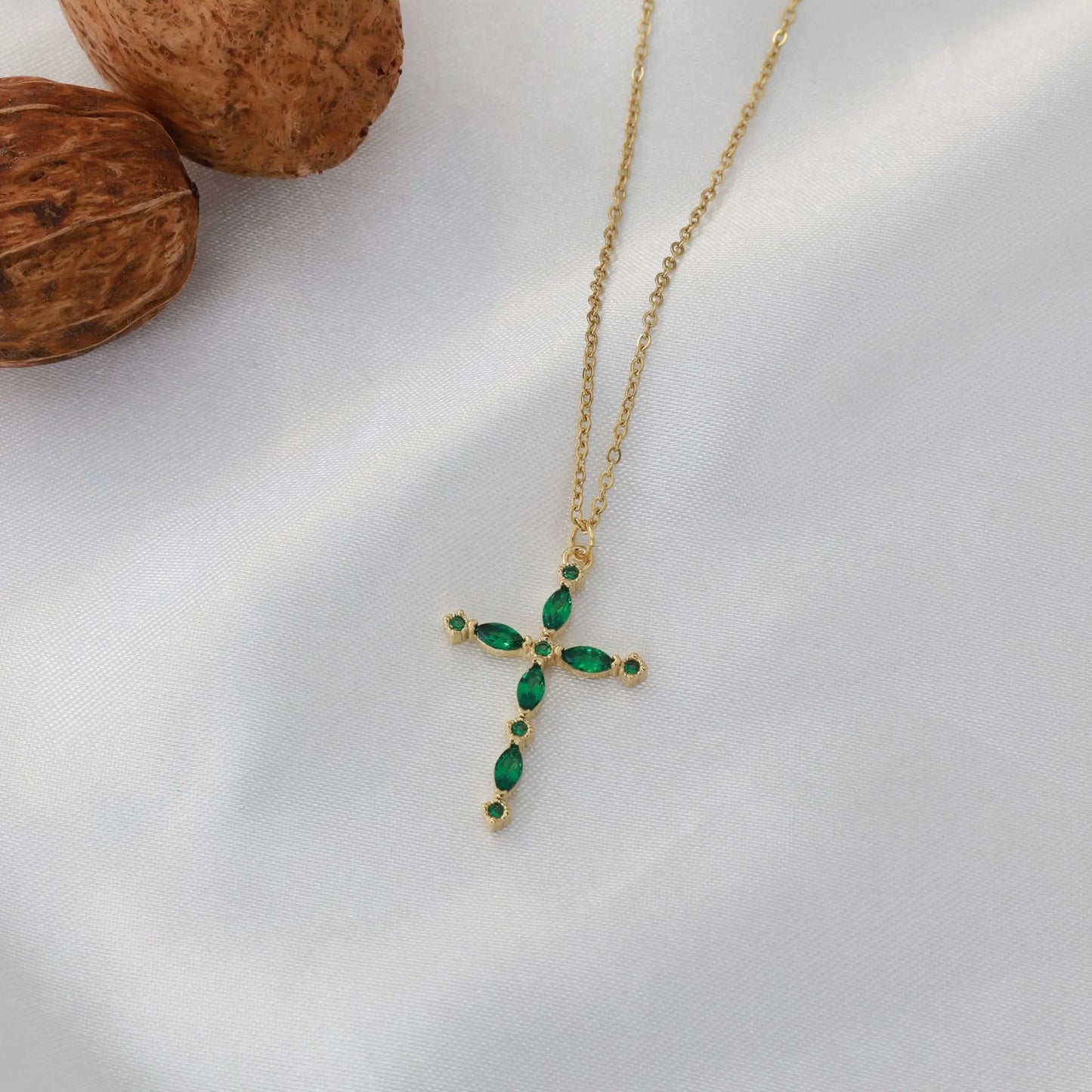 Κολιέ με σταυρό με ζιργκόν Ruby Cross