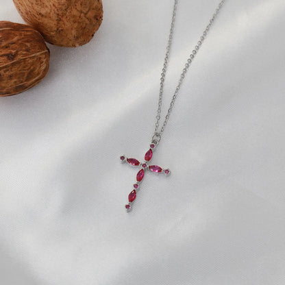 Κολιέ με σταυρό με ζιργκόν Ruby Cross
