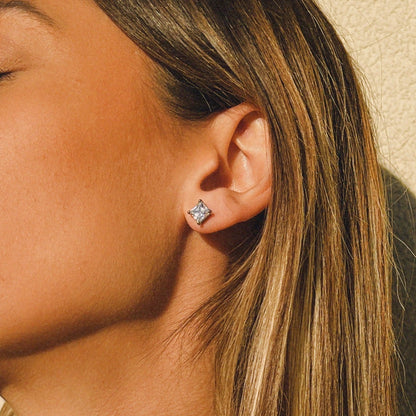 Σκουλαρίκια καρφωτά με ζιργκόν Mar and Mar Dimen Cube Studs από ανοξείδωτο ατσάλι